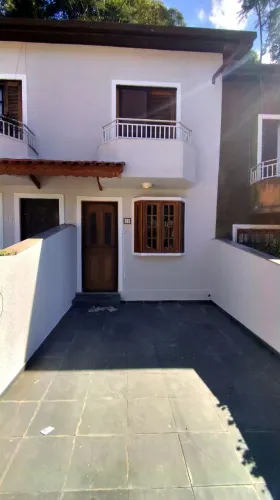 Casa à venda em condomínio fechado