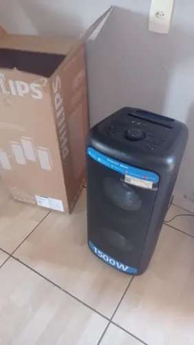 Vendo caixa de som semi nova, troco por geladeira portátil
