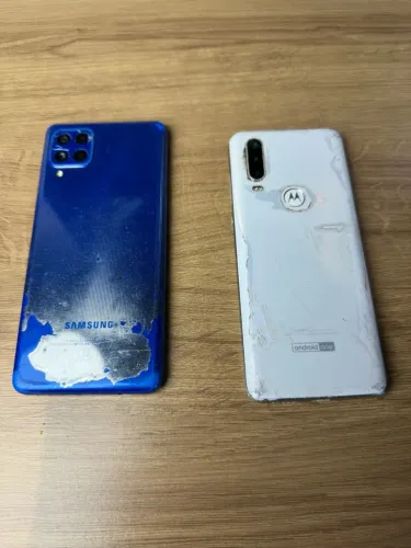 Lote 2 Celulares Sucata (Samsung e Motorola) - Para Peças ou Retirada
