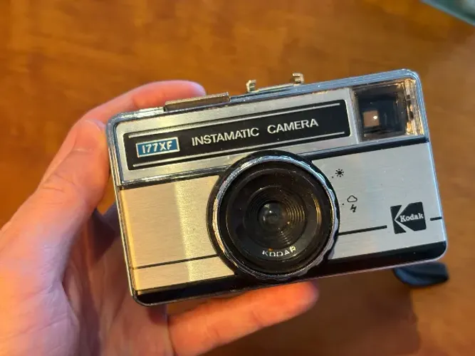 Câmera Vintage Kodak Instamatic 177XF - Completa, com Caixa e Manual Originais