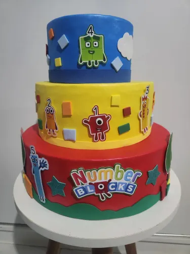 Vendo maqueta de bolo tema Numberblocks