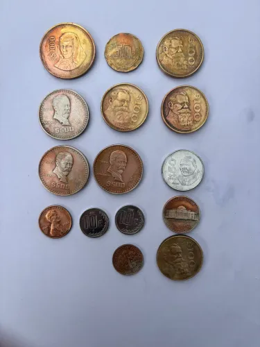 Lote com 15 moedas antigas estrangeiras no estado!