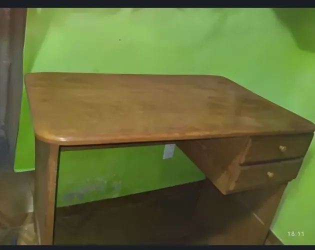 Mesa de madeira pra estudo trabalho 