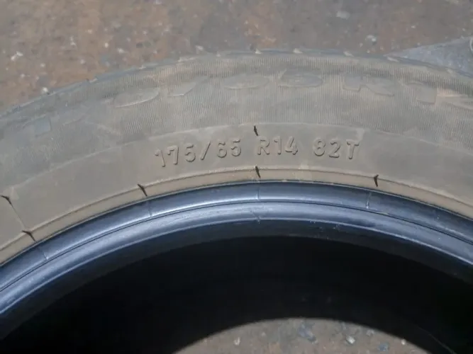 Vendo esse pneu 175/65R14 valor:80 reais