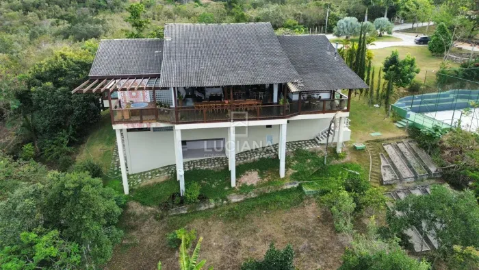 Confira! Casa de Alto Padrão com vista panorâmica em condomínio em Chã Grande/PE