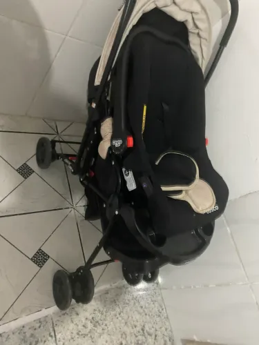 Carrinho e bebê conforto