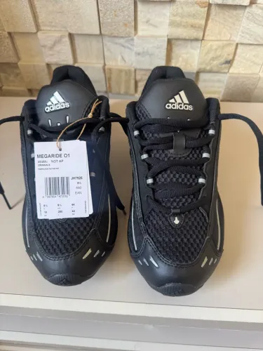 TÊNIS ADIDAS MEGARIDE 01 Preto e vermelho 42