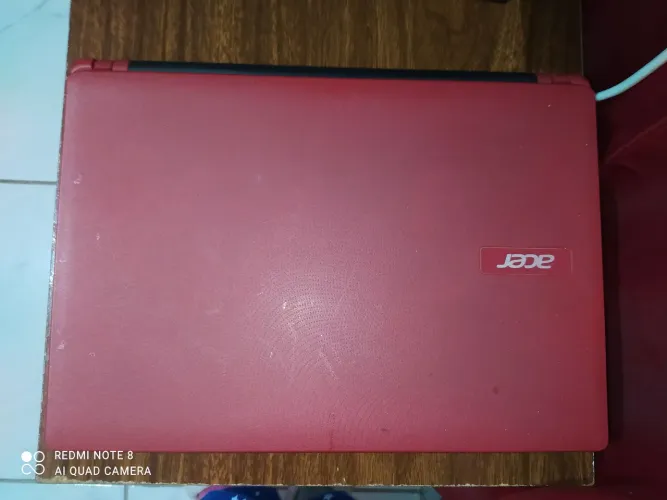 Notebook Acer vermelho 