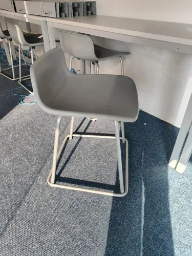 Banqueta cinza