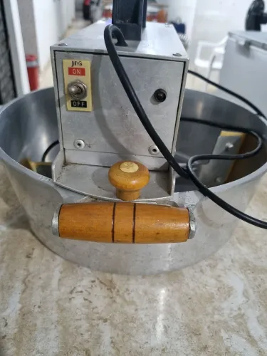 Panela mexedora de doces Facilita