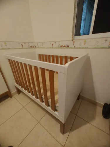 Berço semi-novo com colchão