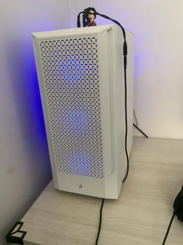 Gabinete branco seminovo