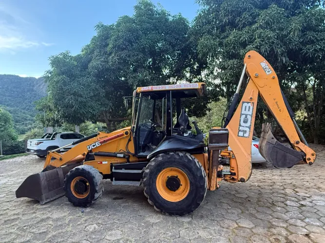 Retroescavadeira Jcb 3c 2011