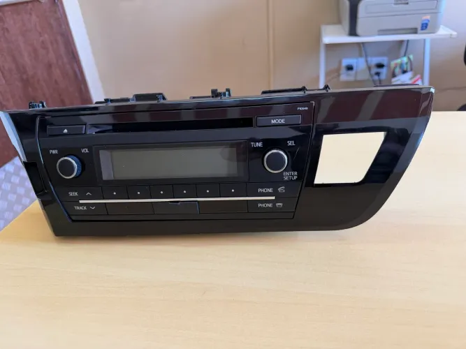 Radio e CD player original do Toyota Corolla GLi 2014 a 2017 com moldura