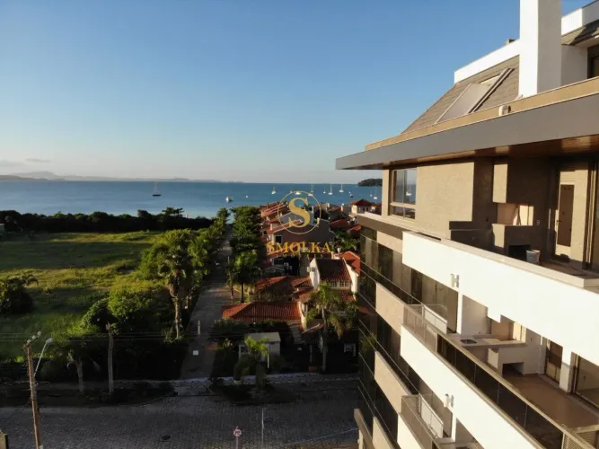 Apartamento Mobiliado com 3 Suítes, Vista para o Mar e Infraestrutura Completa em Jurerê