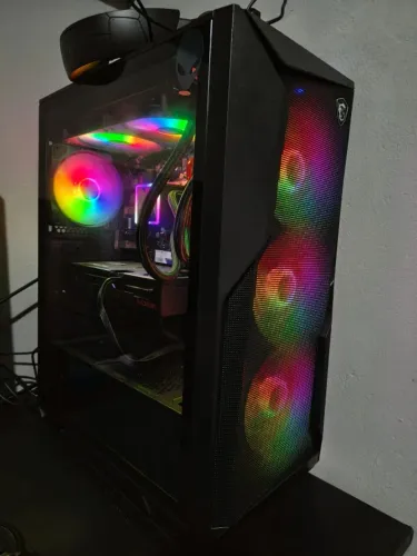 PC Gamer Ryzen 5 5500X3D / 9060 XT 16GB / 48GB RAM/ NvME 2TB