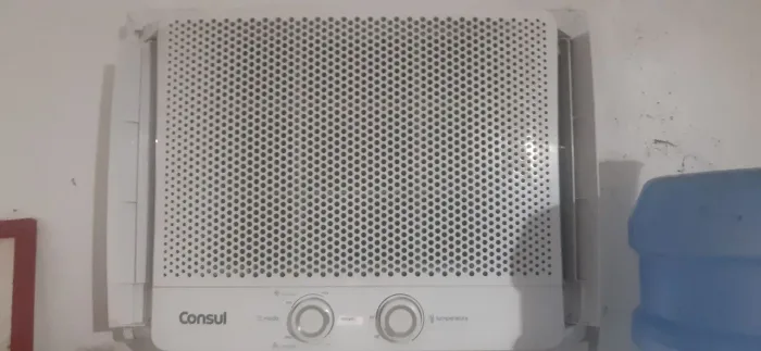 Ar-condicionado Cônsul 10.000 btu 127 volts semi novo