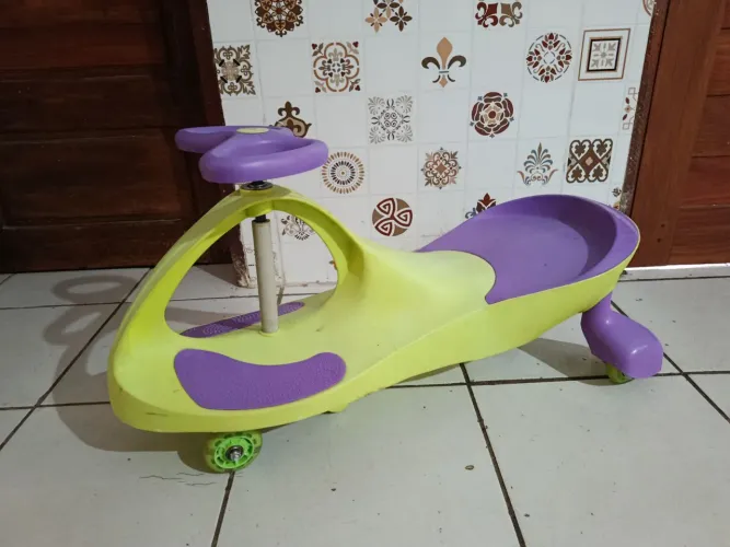Carrinho de rolimã com roda que piscante