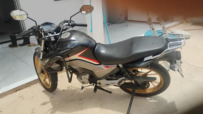 Vendo Honda 160 whatsapp 71 9  *