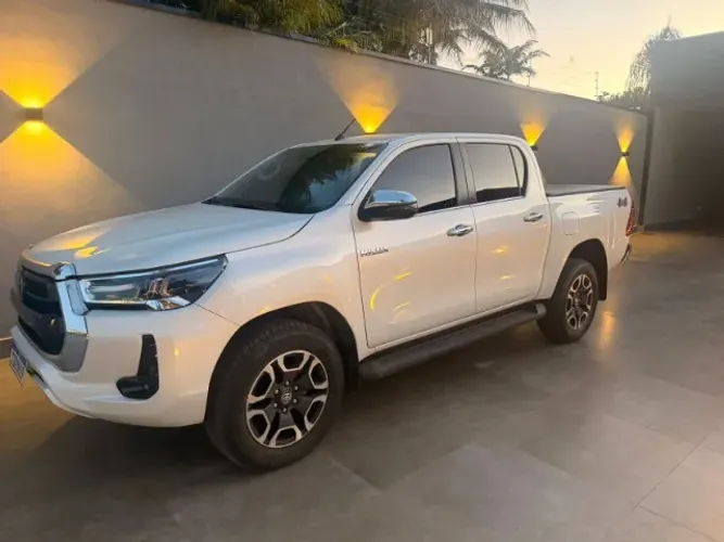 Toyota Hilux CD SRX 4X4 2.8 TDI 16V Diesel Aut. 2025