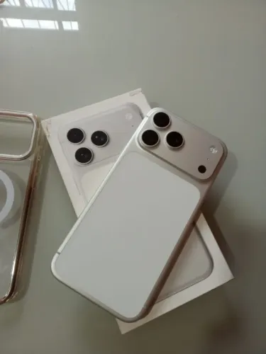 Celular 17 PRO MAX Novíssimo!!
