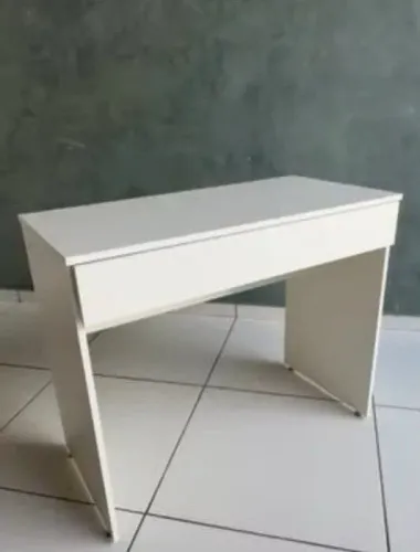Mesa com gavetão
