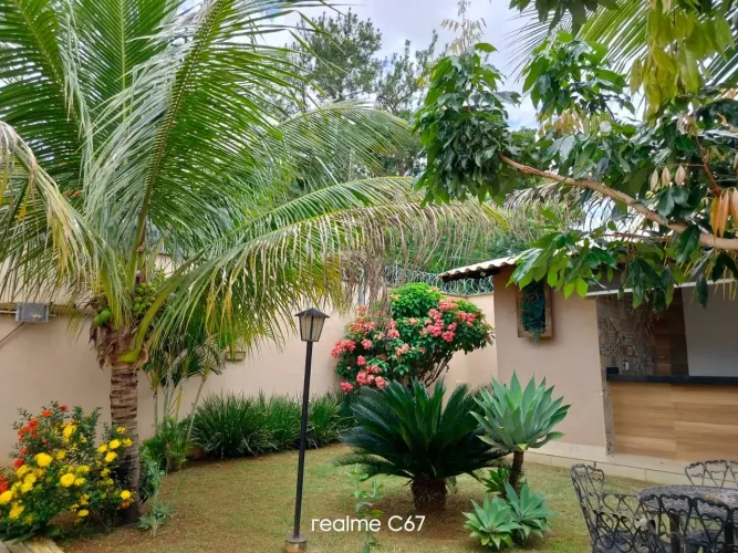 Casa sozinha no lote