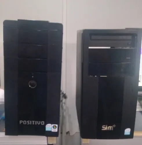 Gabinete de PC antigo - vazio