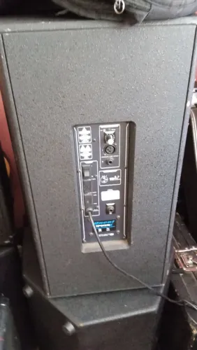 Vendo Um par de caixas de som oneal ativa e passiva 15 polegadas