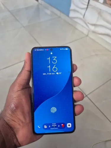 S23 256GB em perfeito estado de uso, sem avarias.