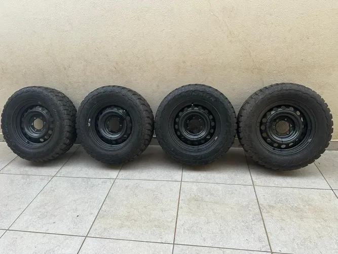 Rodas com pneus da Hilux Aro 17 Com Pneus Bons, Cravudos!