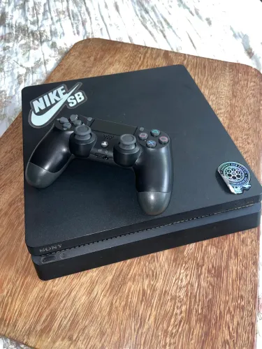 PS4 slim 1tb