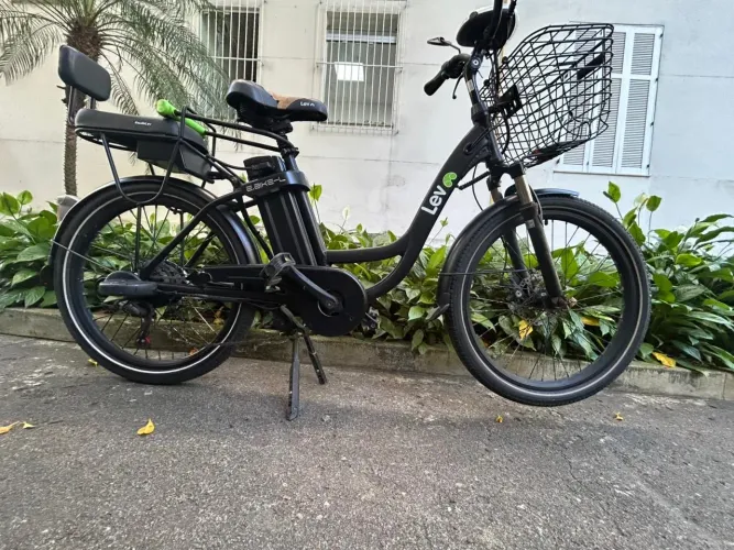 Bike Elétrica LEV - E-Bike L; Bateria de Lítio-Cestinha Retrovisores e Banco com encosto