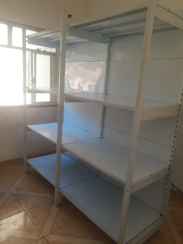 Prateleira de aço
