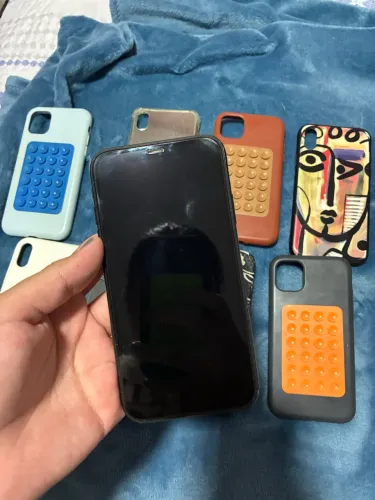iPhone XR 750 reais