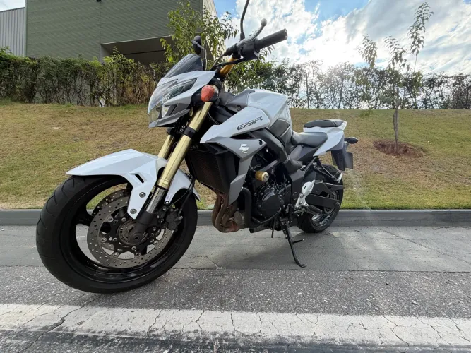 SUZUKI GSR 750 2016 - 28.000 KM