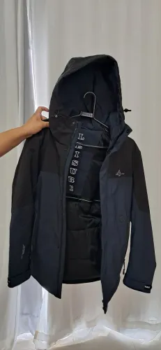 Jaqueta com capuz para o frio.