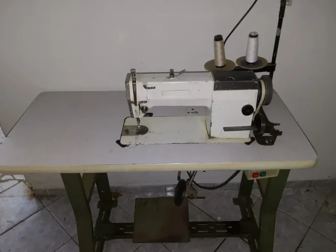 Máquina de costura ? (RETA)