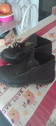 Bota de segurança nova