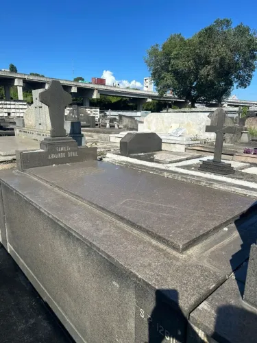 Jazigo Cemitério São Francisco Xavier, Caju