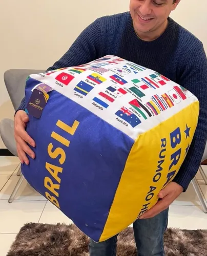 Lindo Puff de Pelúcia Gigante Copa Mundo 2026