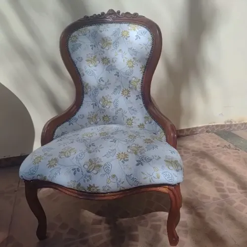 Poltronas Vitorianas Almofadadas
