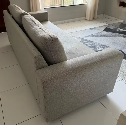 Sofá de 4 lugares. Tecido: Linho 2m x 85cm