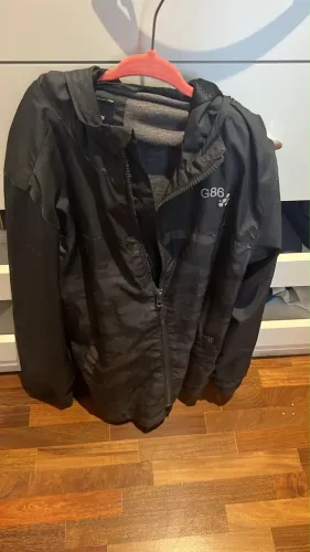 : Jaqueta Corta-Vento infantil Gap Camuflada Preta G86 com Capuz -