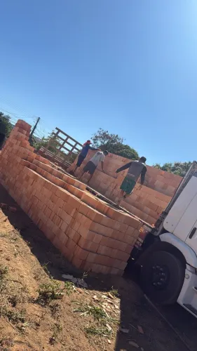 Tijolo tijolos estação da construção