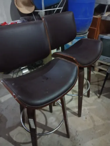 Banquetas giratórias em couro