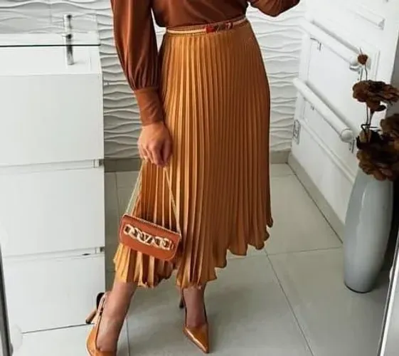 Saia plissada dourada caramelo