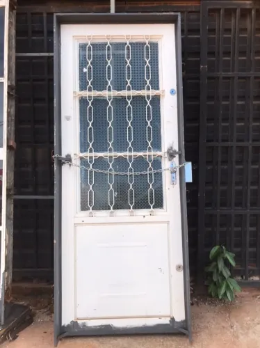PORTA 85X215CM SOCIAL REFORÇADA C/GRADE ELO