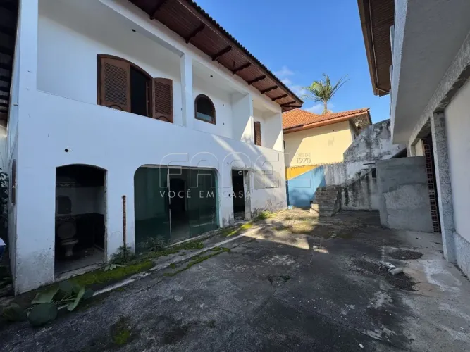 Casa Comercial perto do Metrô| 5 vagas, 450m².
