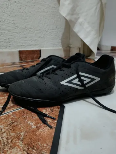 Chuteira Umbro Society 